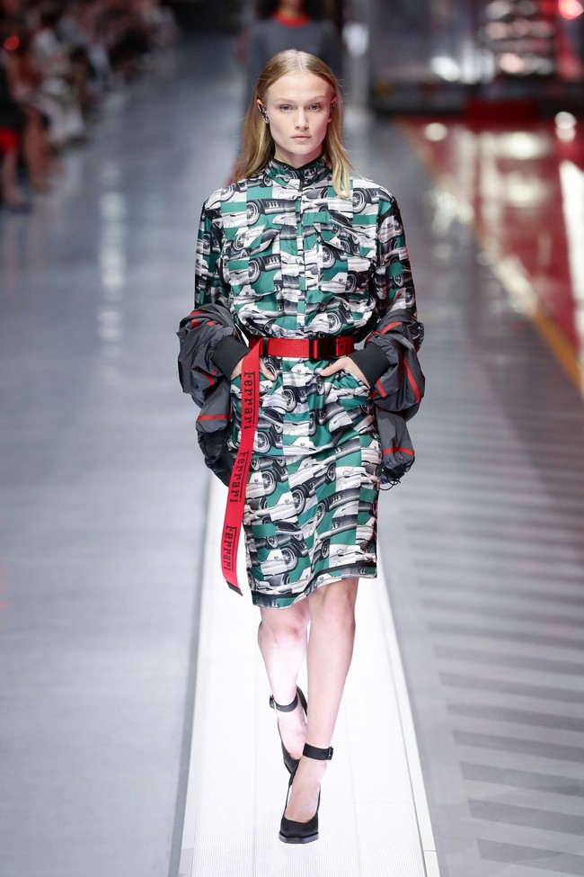 Bekerjasama dengan desainer Rocco Iannone, Ferrari menawarkan pilihan busana luxury-streetwear dalam estetika athleisure nan kekinian yang terbuat dari material berkualitas premium.  Foto: dok. Getty Images/Vittorio Zunino Celotto.