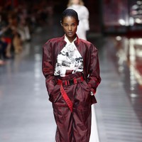 Bekerjasama dengan desainer Rocco Iannone, Ferrari menawarkan pilihan busana luxury-streetwear dalam estetika athleisure nan kekinian yang terbuat dari material berkualitas premium.  Foto: dok. Getty Images/Vittorio Zunino Celotto.