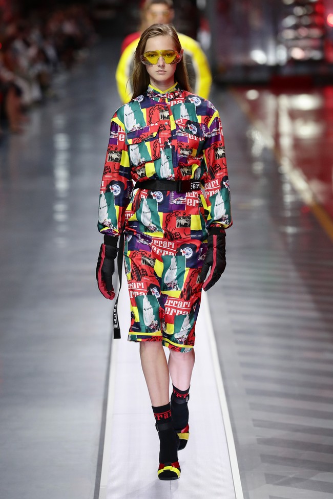 Bekerjasama dengan desainer Rocco Iannone, Ferrari menawarkan pilihan busana luxury-streetwear dalam estetika athleisure nan kekinian yang terbuat dari material berkualitas premium.  Foto: dok. Getty Images/Vittorio Zunino Celotto.