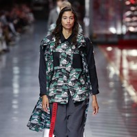 Bekerjasama dengan desainer Rocco Iannone, Ferrari menawarkan pilihan busana luxury-streetwear dalam estetika athleisure nan kekinian yang terbuat dari material berkualitas premium.  Foto: dok. Getty Images/Vittorio Zunino Celotto.