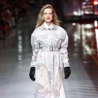 Bekerjasama dengan desainer Rocco Iannone, Ferrari menawarkan pilihan busana luxury-streetwear dalam estetika athleisure nan kekinian yang terbuat dari material berkualitas premium. Foto: Getty Images/Vittorio Zunino Celotto