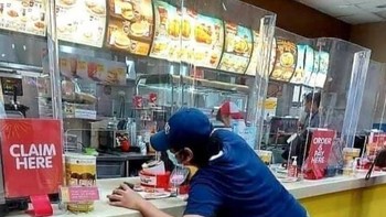 Pernah melakukan ini? Foto: instagram.com/peoplestanding/