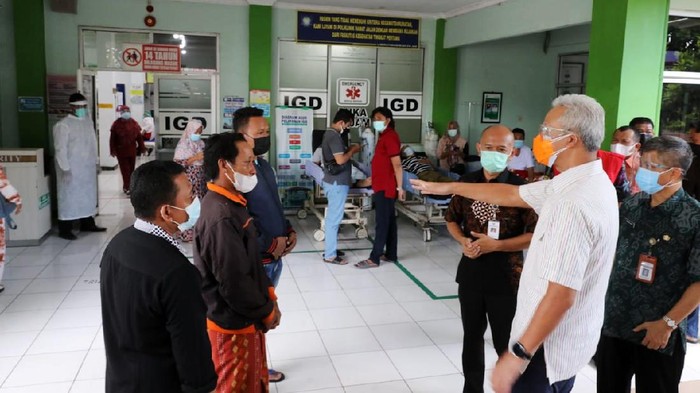 Kabupaten Jepara menjadi zona merah penyebaran virus Corona. Gubernur Jawa Tengah, Ganjar Pranowo pun melakukan inspeksi mendadak atau sidak di RSUD Kartini Jepara.