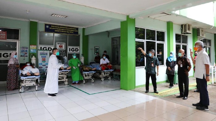 Kabupaten Jepara menjadi zona merah penyebaran virus Corona. Gubernur Jawa Tengah, Ganjar Pranowo pun melakukan inspeksi mendadak atau sidak di RSUD Kartini Jepara.