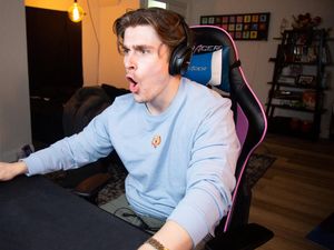 Gila! Streamer ini Live Streaming 30 Hari di Twitch