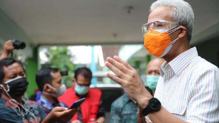 Gubernur Jateng Ganjar Pranowo saat sidak di RSUD Kartini Jepara, Selasa (16/5/2021). Gubernur Jateng Ganjar Pranowo saat sidak di RSUD Kartini Jepara, Selasa (16/5/2021).