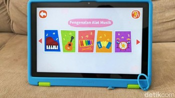 Anak-anak antara lain bisa mengases aplikasi BabyBus dan Azoomee yang sudah disediakan untuk mendukung proses belajar dan bermain anak. Ini misalnya untuk mengenal alat musik. Foto: Fino/detikcom