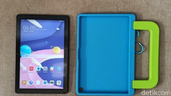 Jika dilepas dari cangkang casingnya, tablet ini layaknya tablet pada umumnya. Foto: Fino/detikcom