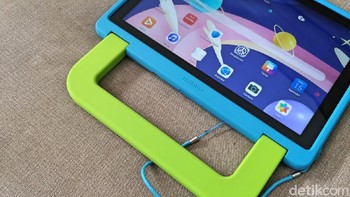 Tablet ini menggunakan sistem operasi Android, akan tetapi seperti halnya di ponsel, tidak ada Google Mobile Service. Toko aplikasinya memakai Huawei App Gallery. Layanan penting seperti YouTube disebut tersedia. Enaknya, Huawei membenamkan banyak aplikasi bawaan baik bagi orang tua maupun sarana bermain anak-anak. Foto: Fino/detikcom