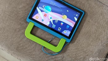 MatePad T10 Kids Edition dibalut case berbahan dasar silikon yang diklaim aman dan nyaman digenggam oleh anak-anak serta melidungi dari benturan. Foto: Fino/detikcom