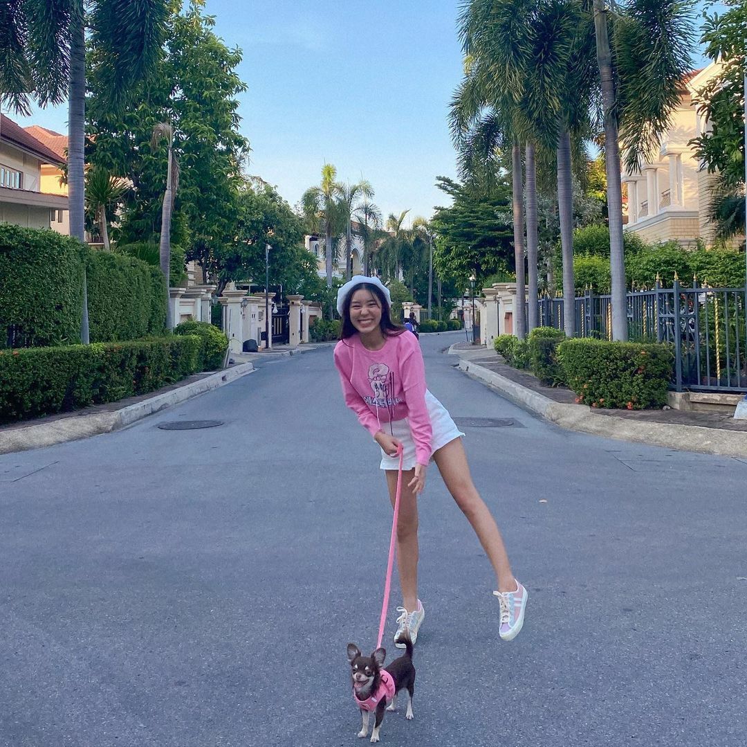 Intip OOTD Buat Musim Panas dari 5 Artis Thailand yang Imut Ini!