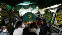 Rencananya, jenazah Markis Kido akan dimakamkan di TPU Kebon Nanas, Jakarta Timur.