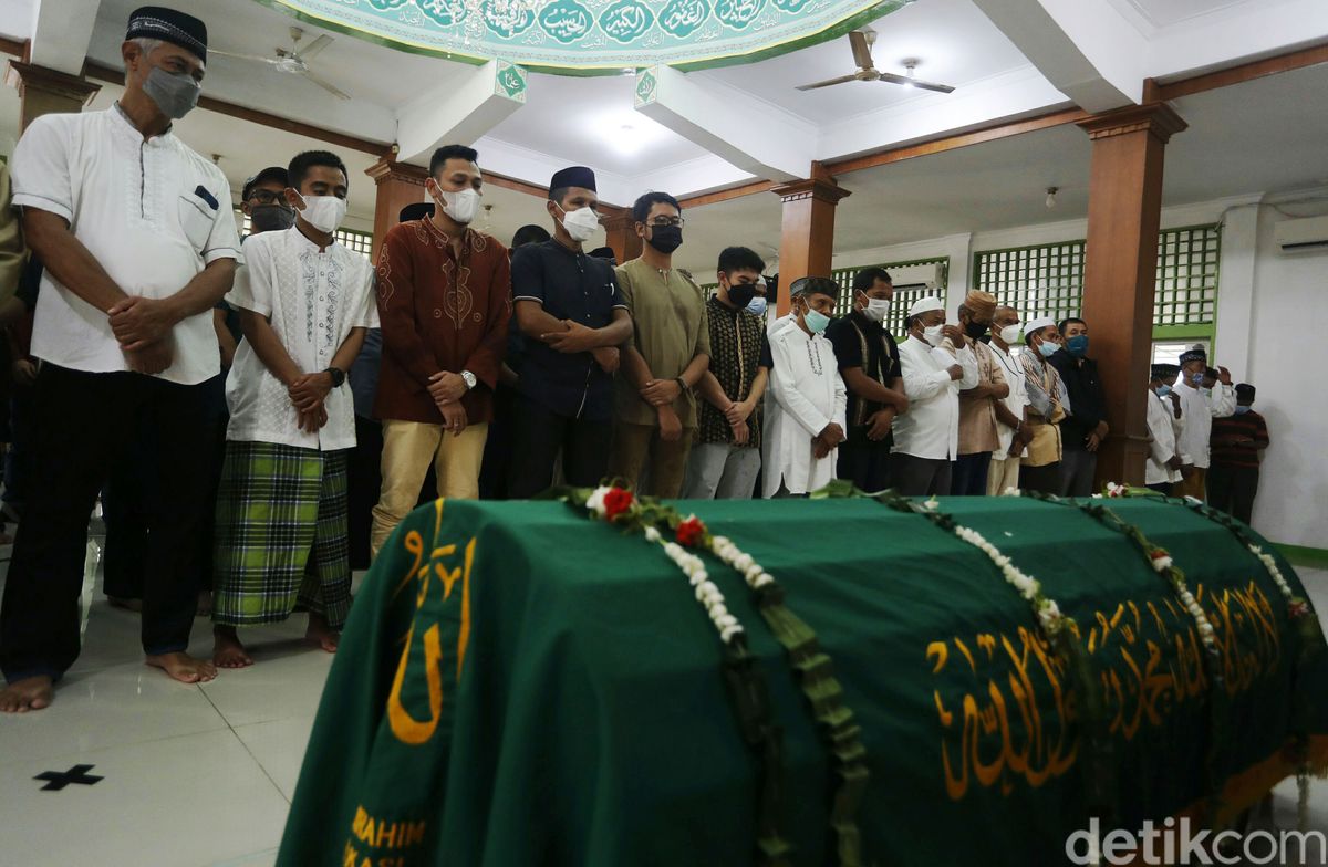 Hukum Mengkafani Jenazah Dan Sunnah Dari Rasulullah Saw