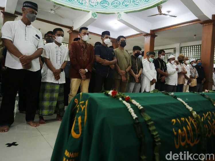 Jenazah Markis Kido Disalatkan