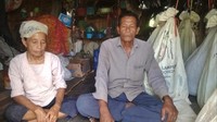 Pasutri lansia yang di tempat itu adalah Sulaiman (65) dan Nurhayati (60). Keduanya mengaku terpaksa tinggal di kandang ayam sejak menikah. (Foto: M Syahbana-detikcom)