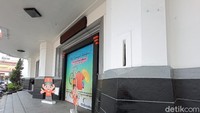 Selain brievenbis dengan bentuk baja, ada pula yang bentuknya celengan dan berada di luar bangunan. (Bonauli/detikcom)