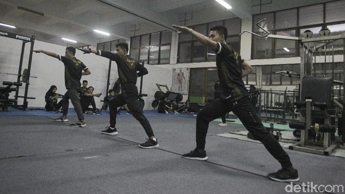 Kerja Keras Atlet Pencak Silat Yogya Jelang PON Papua Sejumlah atlet pencak silat Puslatda Provinsi D. I. Yogyakarta berlatih untuk persiapan Pekan Olahraga Nasional (PON) XX di Yogyakarta.