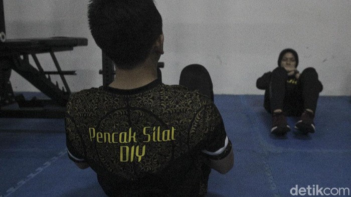 Sejumlah atlet pencak silat Puslatda Provinsi D. I. Yogyakarta berlatih untuk persiapan Pekan Olahraga Nasional (PON) XX di Yogyakarta.