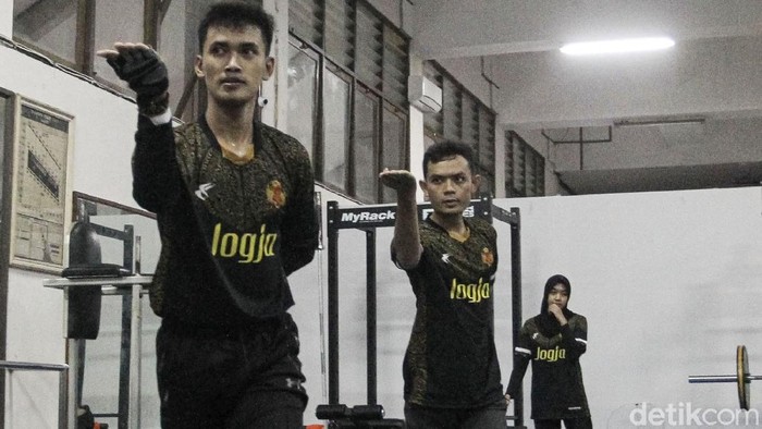Sejumlah atlet pencak silat Puslatda Provinsi D. I. Yogyakarta berlatih untuk persiapan Pekan Olahraga Nasional (PON) XX di Yogyakarta.