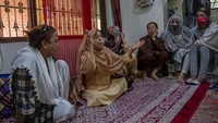 Kelompok transgender Kashmir saat mengikuti pertemuan khusus anggota masyarakat di Srinagar, Khasmir.  