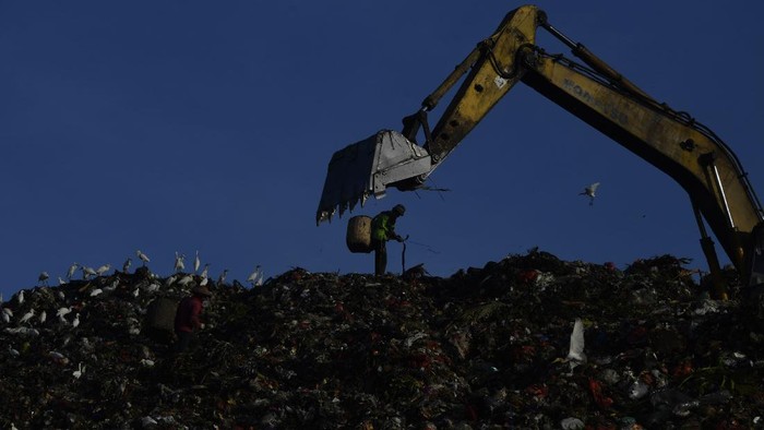 Mengolah Sampah Menjadi Energi Listrik Sejak Tempat Pembuangan Akhir (TPA) Benowo Surabaya dikelola PT Sumber Organik pada 2012 silam, tempat pembuangan akhir yang memiliki luas sekitar 37,4 hektar tersebut dapat menghasilkan energi listrik sebesar 2 Mega Watt dengan menggunakan metode Landfill Gas Power Plant.