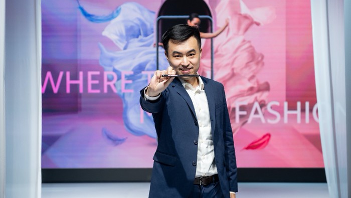 Alvin Tse saat meluncurkan Xiaomi Mi 11 Lite