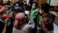 Gibran juga berpesan agar histori transaksi selalu disimpan sehingga bisa menjadi bukti ketika terjadi masalah di kemudian hari. Dia pun meminta pihak Gojek agar selalu memberi pendampingan kepada driver ojol yang terkena masalah hukum.