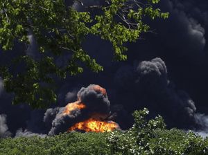 Penampakan Kepulan Asap dari Pabrik Kimia yang Meledak di AS
