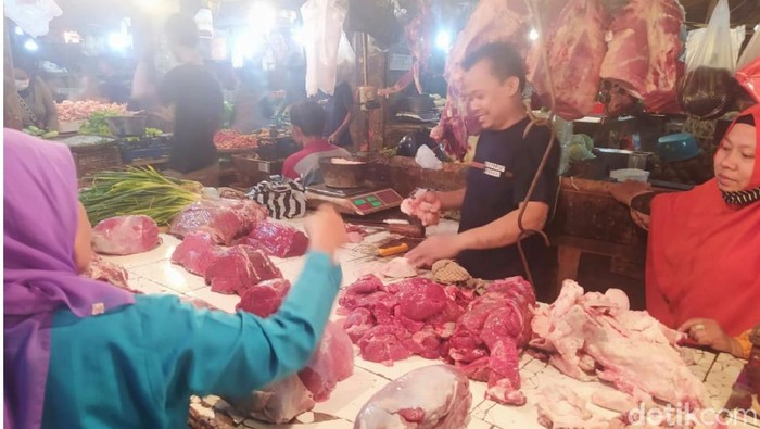 Pedagang Daging Sapi di Pasar Induk Cianjur