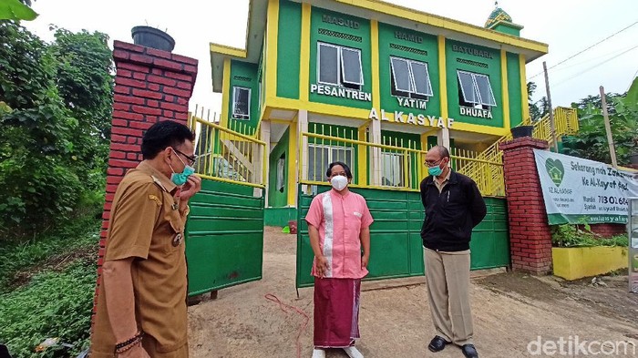 Ponpes Kabupaten Bandung lockdown imbas puluhan santri positif Corona.
