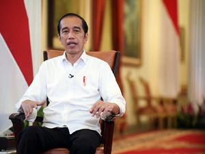 SMRC: Mayoritas Warga Berpendidikan Tinggi Tolak Jokowi 3 Periode