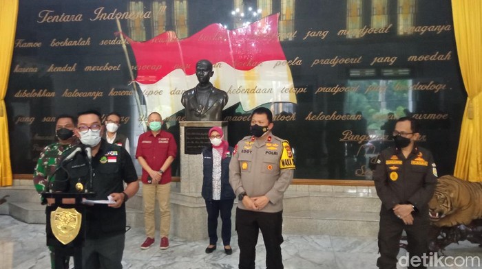 Ridwan Kamil tetapkan wilayah Bandung Raya siaga satu Corona