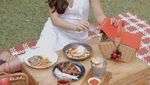 Selalu Kece, 10 Potret Jessica Mila Saat Ngopi hingga Floating Breakfast
