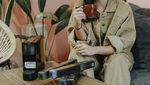 Selalu Kece, 10 Potret Jessica Mila Saat Ngopi hingga Floating Breakfast