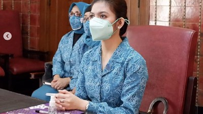 5 Gaya Selvi Ananda Berseragam PKK, Tas Dior Istri Gibran Bikin Salfok