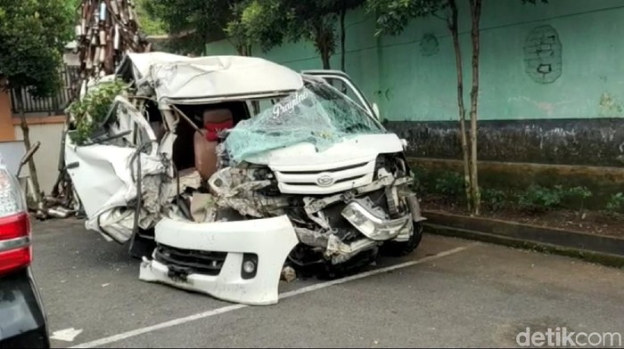 Seorang penumpang mobil travel tewas di Tasikmalaya