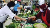 Sri Mulyani menggunakan kesempatan tersebut untuk memberikan penjelasan langsung kepada pedagang.