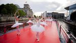 Tarian Balet Swan Lake Untuk Hibur Turis di Berlin