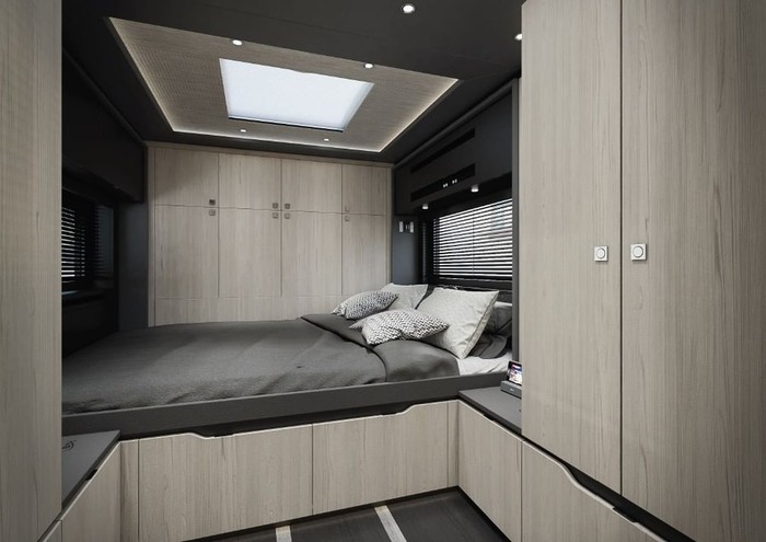 Truk tronton Scania dimodifikasi jadi motorhome alias rumah berjalan Truk tronton Scania dimodifikasi jadi motorhome alias rumah berjalan