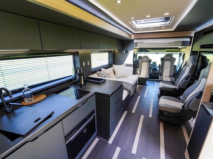 Lihat Lebih Dekat Truk Tronton Scania yang Dimodifikasi Jadi Motorhome