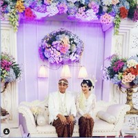 Uut Permatasari kerap tampil sederhana dalam kesehariannya sebagai istri seorang polisi. Saat menikah pun kata Uut dalam salah satu unggahannya di Instagram, acaranya digelar sederhana. “Flash Back : Ini adalah foto tanggal 29 januari 2015 saat kami melaksanakan sidang nikah kantor di Polda Banten.Saya tidak makeup,saya berpakaian biasa saja dan saya memposisikan diri bukanlah seorang public figure melainkan saya hanya wanita biasa yang akan dinikahi oleh seorang abdi negara.Alhamdulillah Wasyukurillah dengan penuh kesederhanaan semua berjalan lancar,” tulisnya. Foto: Dok. Instagram @uutpermatasari