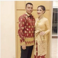 Uut Permatasari sempat vakum dari dunia keartisan setelah menikah dengan AKBP Tri Gofarudin Pulungan pada 16 Februari 2015 di Masjid Agung Al Akbar, Surabaya, Jawa Timur. Foto: Dok. Instagram @uutpermatasari