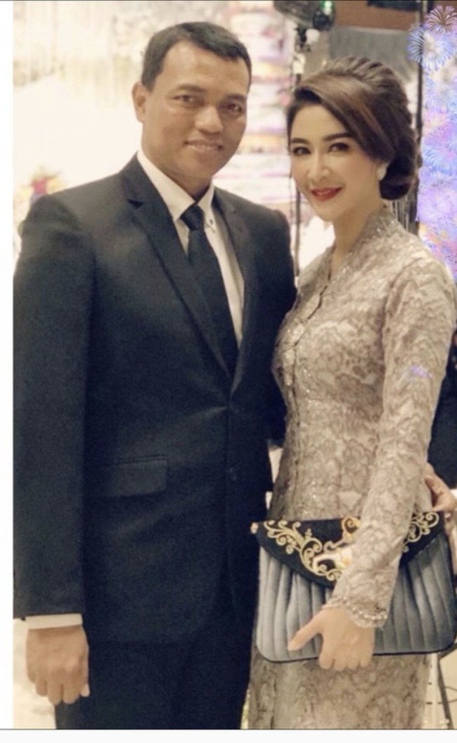 Suami Uut Permatasari, AKBP Tri Gofarudin Pulungan yang sebelumnya menjabat sebagai Kasubbagpimtajas Korsis Sespimmen Sespim Lemdiklat Polri naik jabatan menjadi Kapolres Gowa. Jadi rumah dinas di Lembang yang mereka tempati harus ditinggalkan. Foto: Dok. Instagram @uutpermatasari