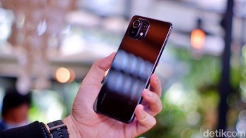 Sementara ini adalah Mi 11 Lite Boba Black. Foto: Adi Fida Rahman/detikINET