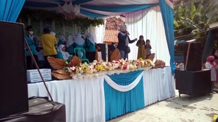 Acara kenaikan kelas siswa di Sukabumi dibubarkan Satgas COVID-19.