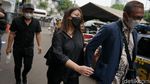Wina Natalia Tampil Serba Hitam saat Jenguk Anji