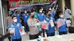 Anji Berbaju Tahanan Usai Diciduk Kasus Narkoba