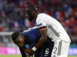 Prancis vs Jerman: Hap! Ruediger Gigit Pogba