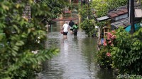 Banjir ini disebabkan hujan deras yang terjadi pada Selasa, 15 Juni 2021.