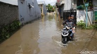 Namun, menjelang pagi air sudah mulai berangsur menyurut hingga siang ini.